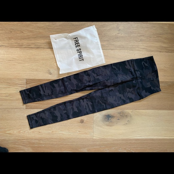 NWT Free spirit outlet black camo leggings - Picture 4 of 6